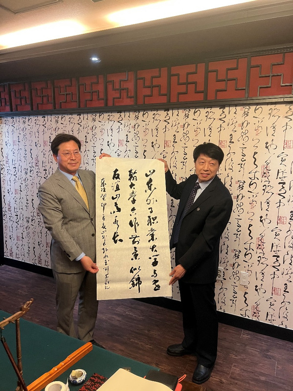 南宫体育
